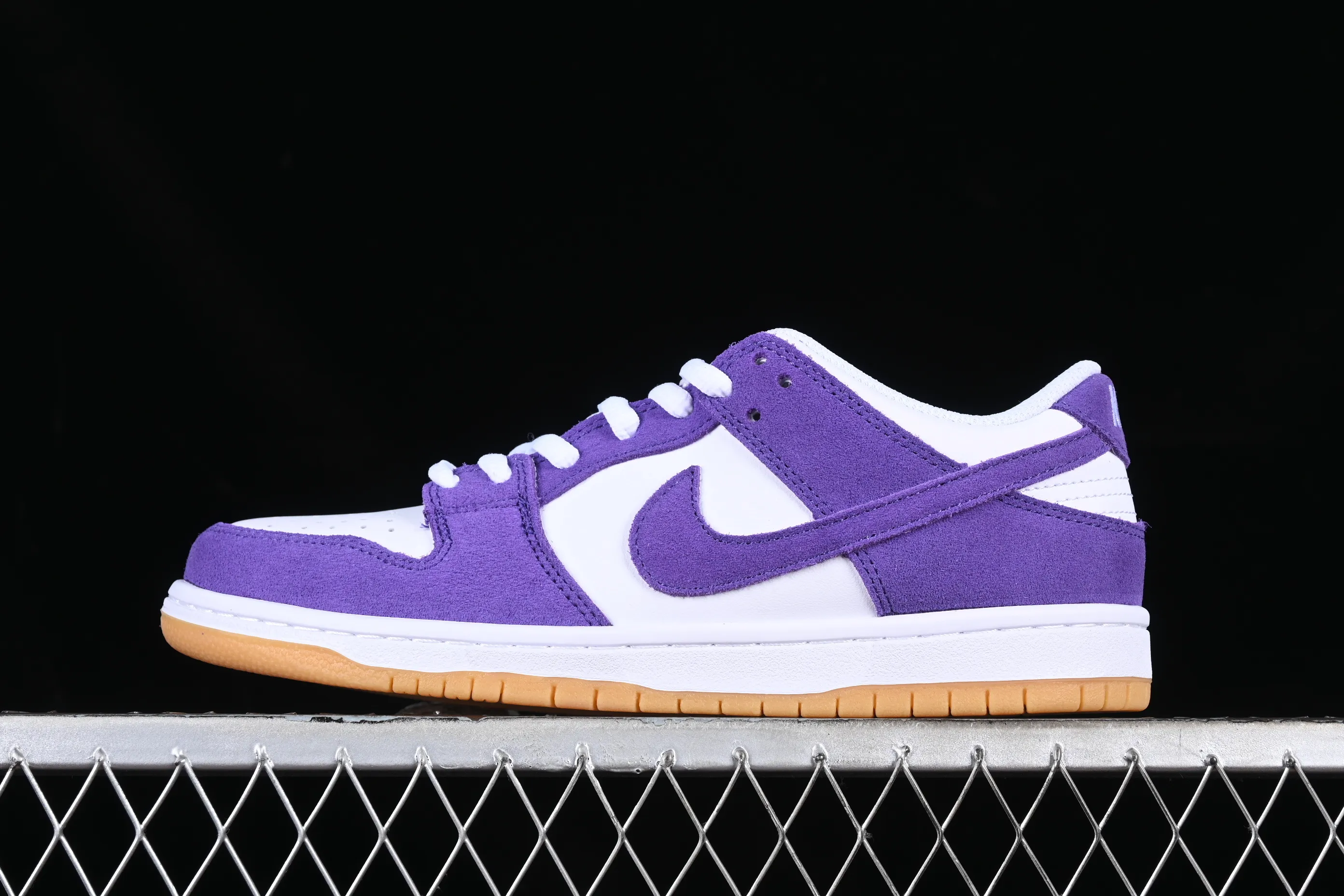 All categories Nk SB Dunk Series Nk SB Dunk Low low-top sneakers Cost-effective version Nk SB Dunk "Purple Suede" wicked purple color SB low-top casual sneakers DV5464-500